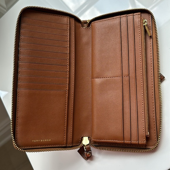 TORY BURCH Leather Wallet & Tote Bag. - Picture 6 of 16